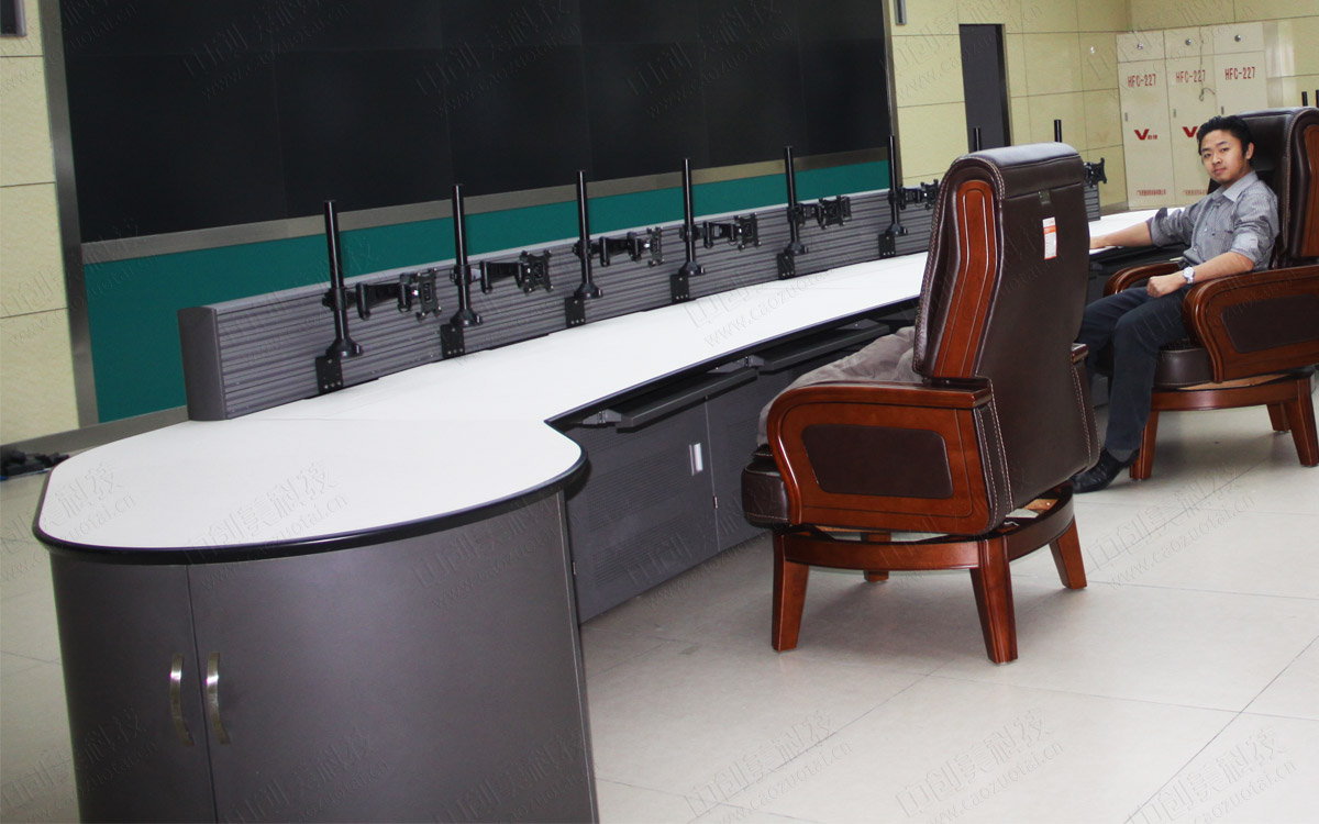 監(jiān)控電腦臺(tái)圖片