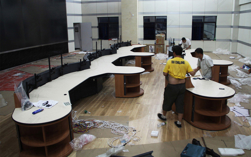 海南省?？谑泄╇娋终{(diào)度中心弧形操作臺圖片