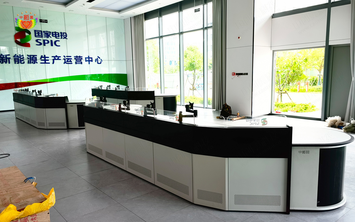 國(guó)家電投福州新能源生產(chǎn)運(yùn)營(yíng)中心控制臺(tái)案例圖片