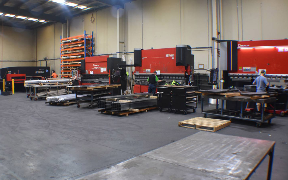 中創(chuàng)美調(diào)度臺(tái)廠(chǎng)家生產(chǎn)車(chē)間